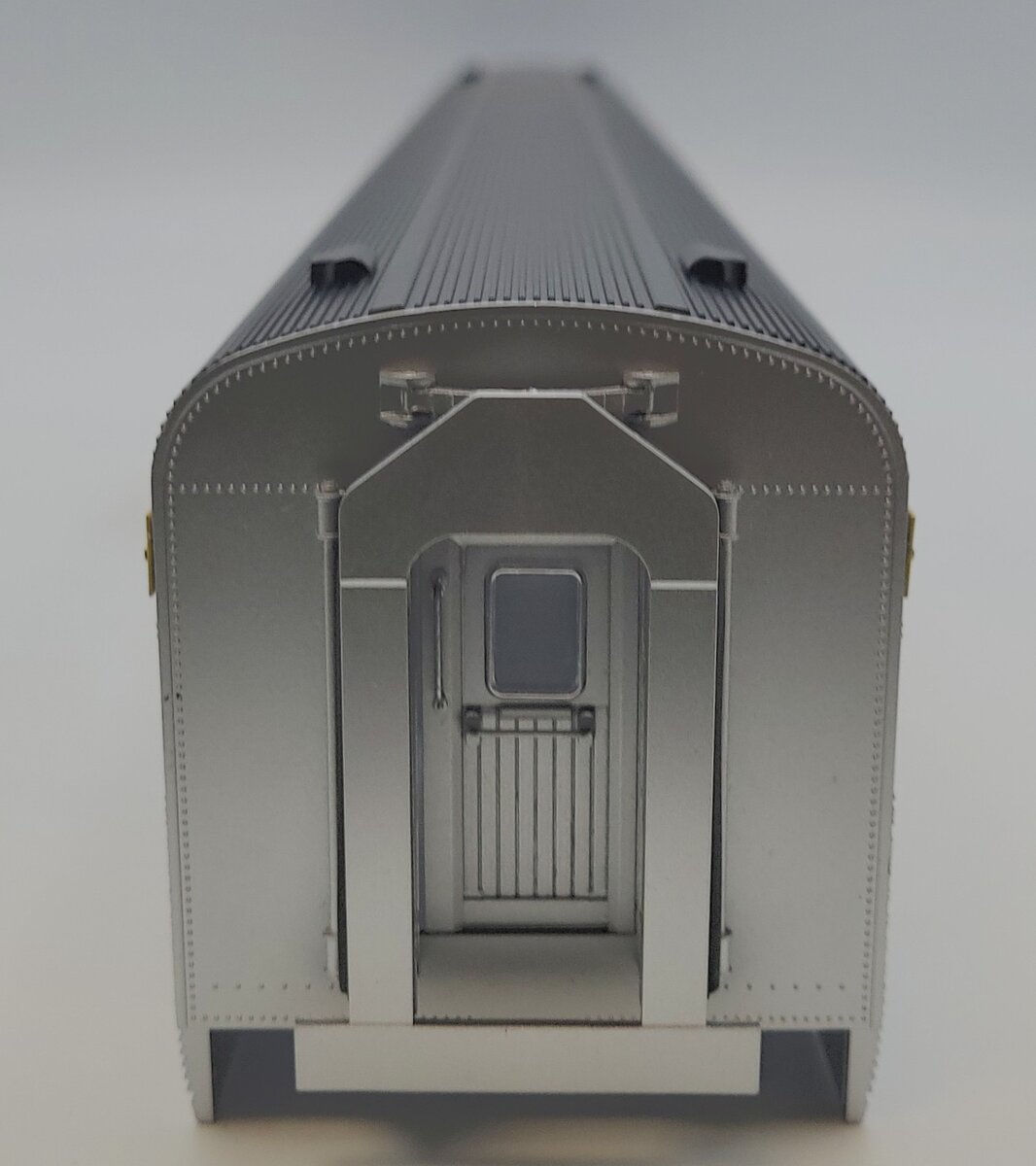 Lionel 82584-2 Chesapeake & Ohio 21" Streamlined Passenger Car Body Shell #1652