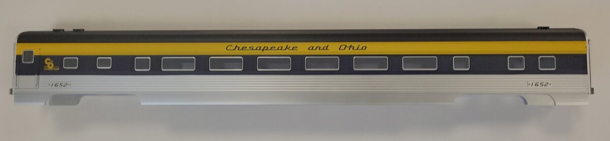 Lionel 82584-2 Chesapeake & Ohio 21" Streamlined Passenger Car Body Shell #1652