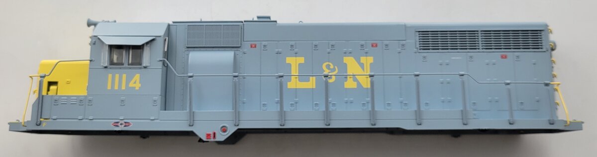 Lionel 38867-2 Louisville and Nashville GP-35 Diesel Locomotive Shell #1114