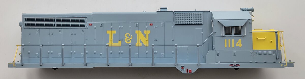 Lionel 38867-2 Louisville and Nashville GP-35 Diesel Locomotive Shell #1114