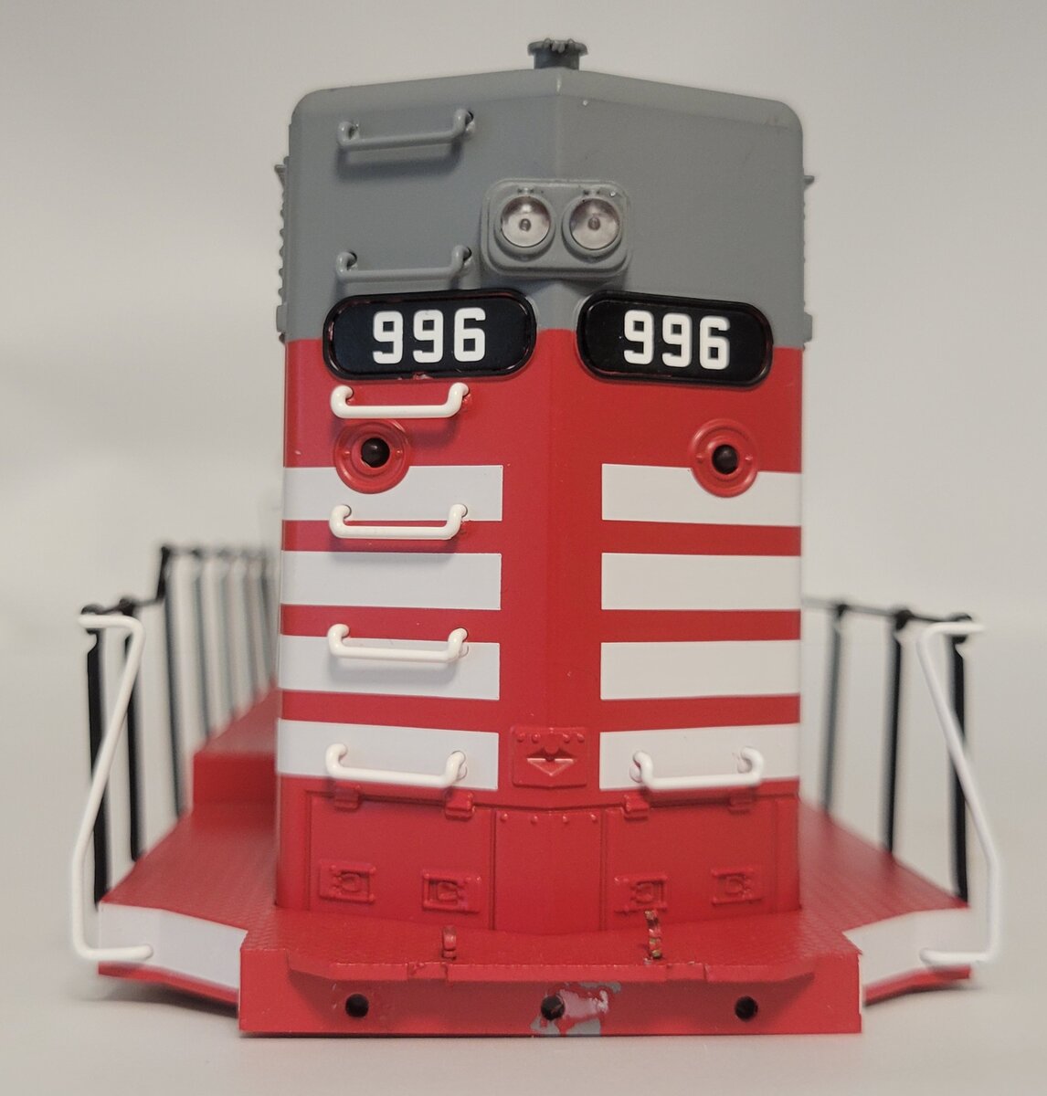 Lionel 38783-2 GP-35 Burlington CB&Q GP-35 Diesel Locomotive Shell #996