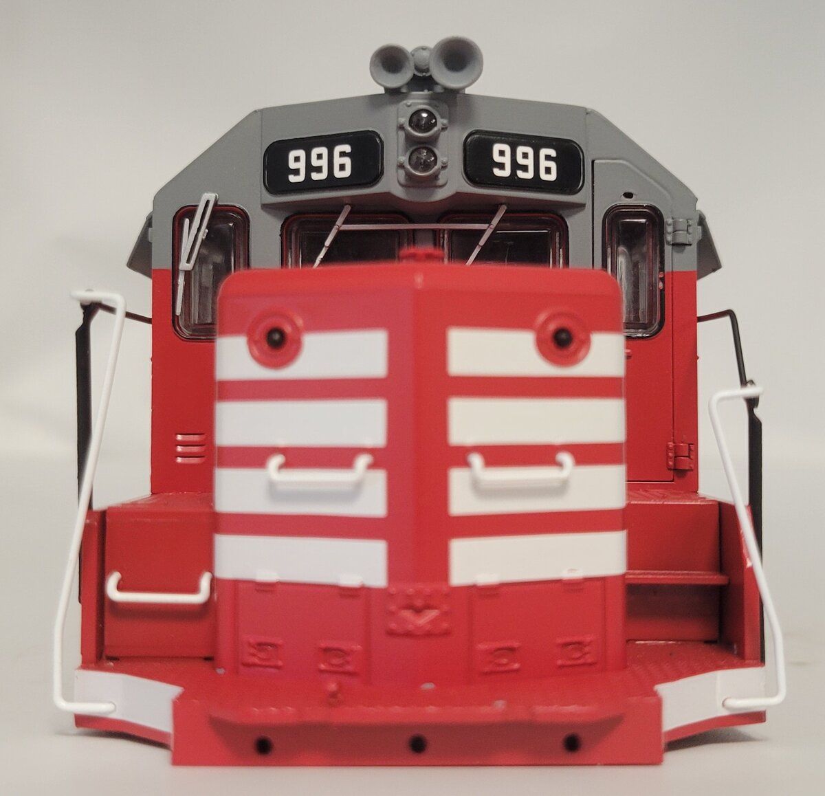 Lionel 38783-2 GP-35 Burlington CB&Q GP-35 Diesel Locomotive Shell #996
