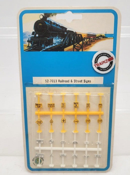 Bachmann 52-7013 HO Scale Plastic Railroad & Street Signs (Pack of 24)