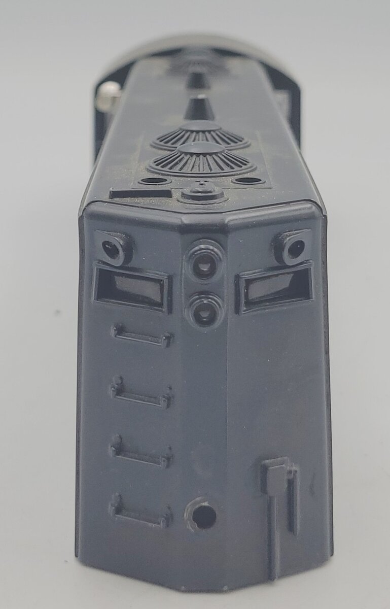 Lionel 8367-2 Long Island GP20 Unpowered Diesel Locomotive Body Shell #8367