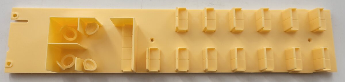 Lionel 82568-4 Tan Coach Car Interior Insert with Two Bathrooms