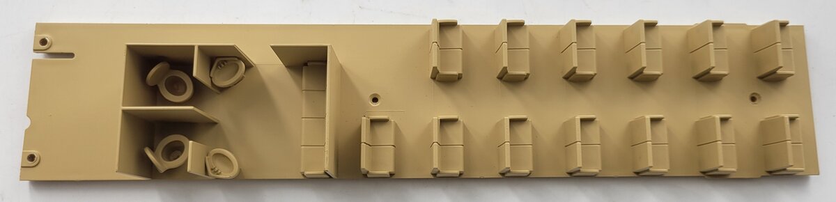 Lionel 82568-4 Tan Coach Car Interior Insert with Two Bathrooms
