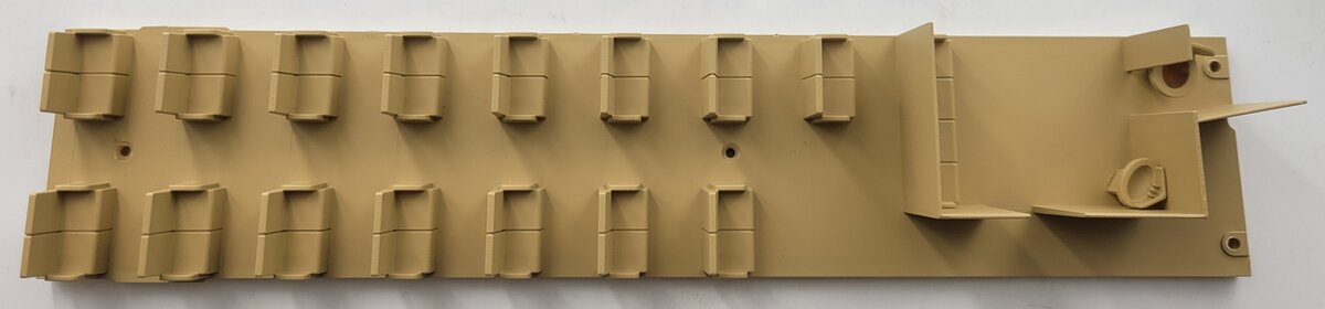 Lionel 82568-4 Tan Coach Car Interior Insert with One Bathroom