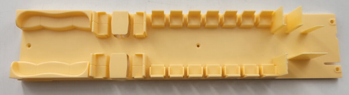 Lionel 82572-4 Tan Combo Car Interior Seating Insert