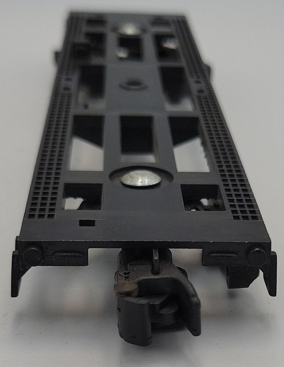 American Flyer PA14D403 Plastic Tank Car Frame w/ Two Operating Coupler Truck