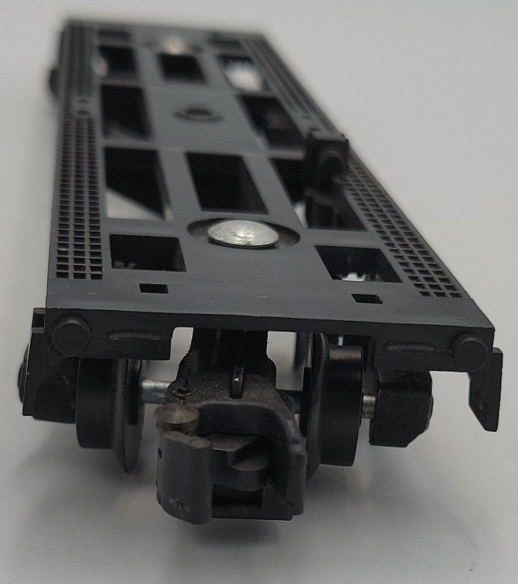 American Flyer PA14D403 Plastic Tank Car Frame w/ Two Operating Coupler Truck