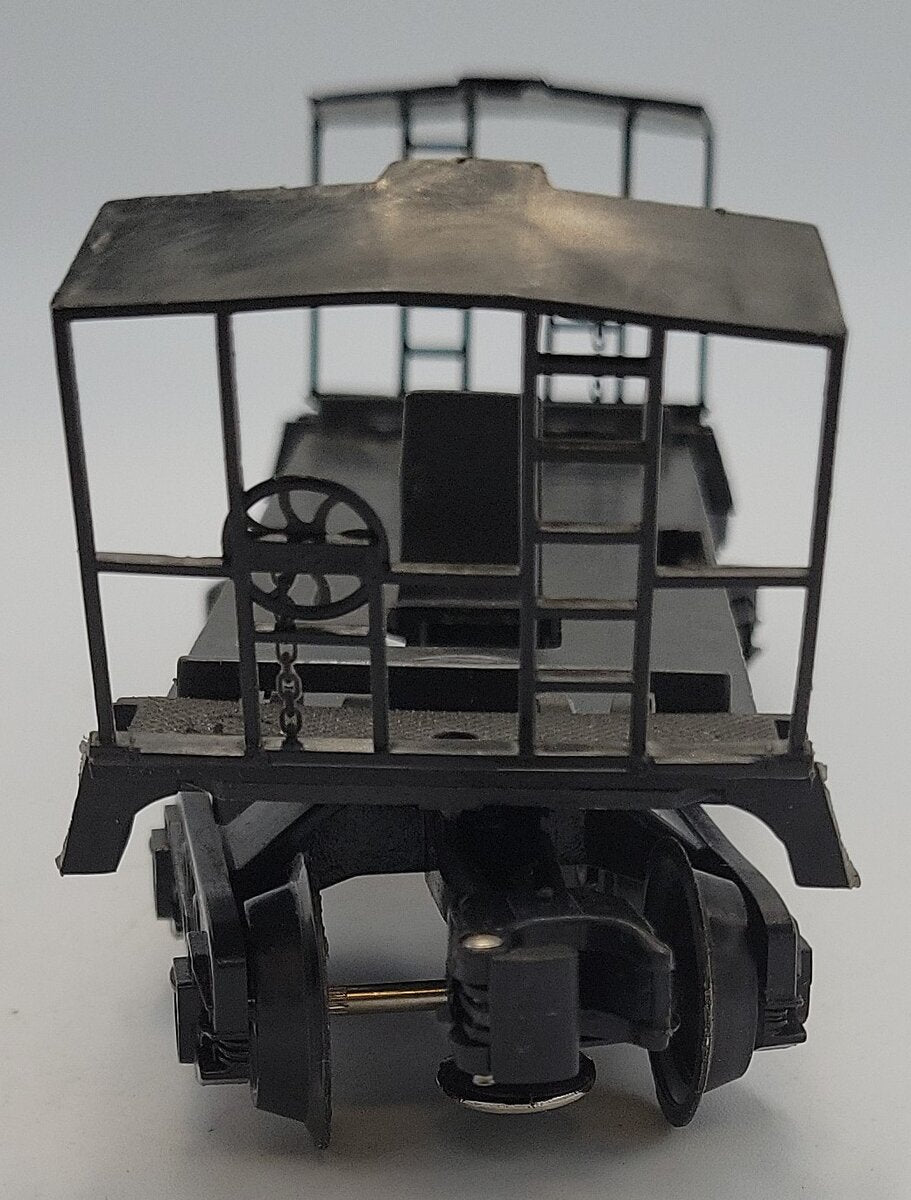 Lionel 9060-5 O Plastic Caboose Frame w/ End Rails & Operating Coupler Truck