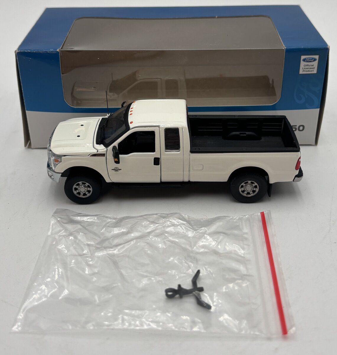 Sword Models 1:50 White 2016 Ford F-250-Chrome Grille