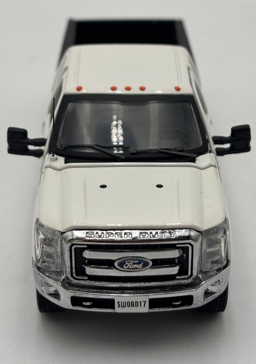 Sword Models 1:50 White 2016 Ford F-250-Chrome Grille