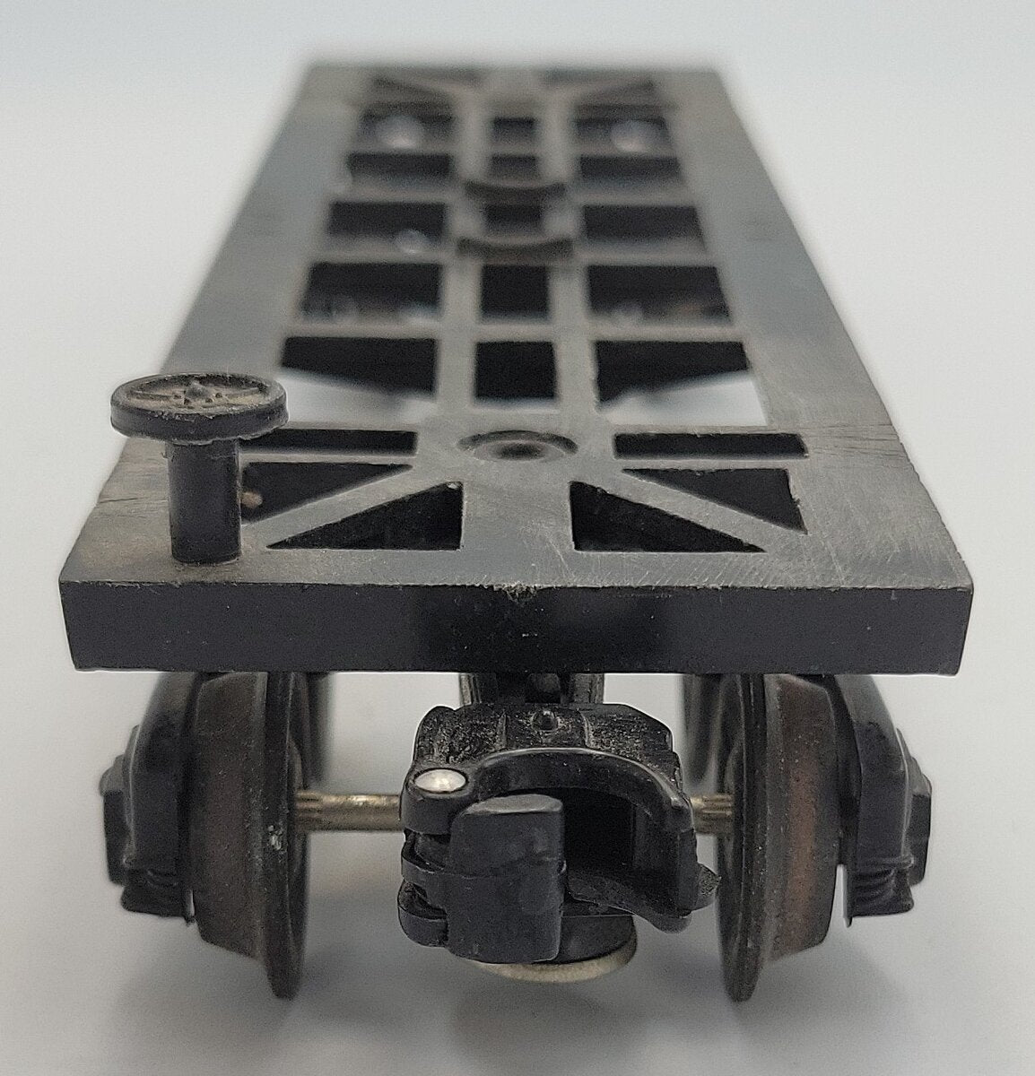 Lionel 27781-58 O Plastic Tank Car Frame w/ Operating Coupler Trucks