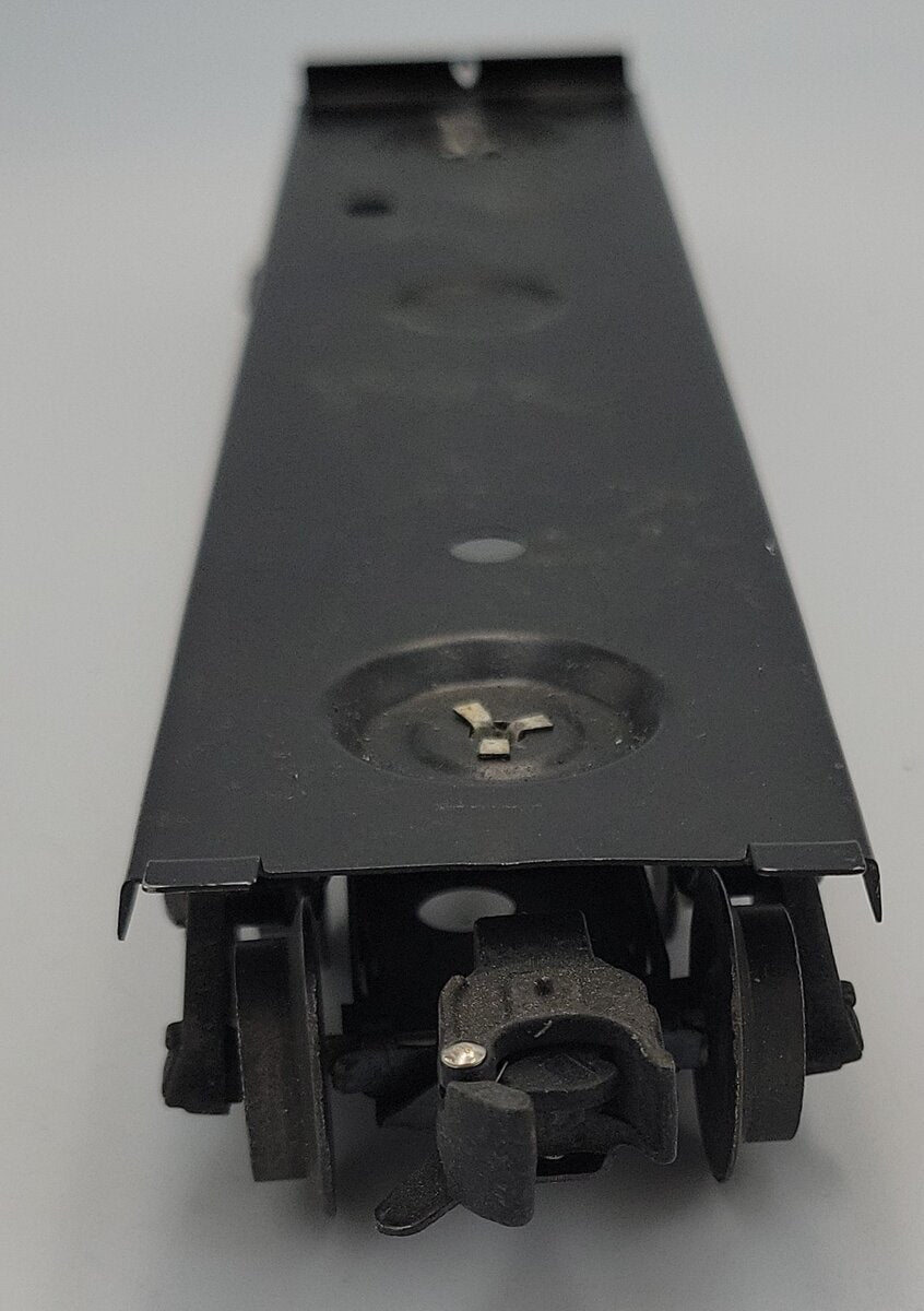 Lionel 6464-9 O Gauge Boxcar Frame w/ 2 Holes & 479-2 Operating Coupler Trucks