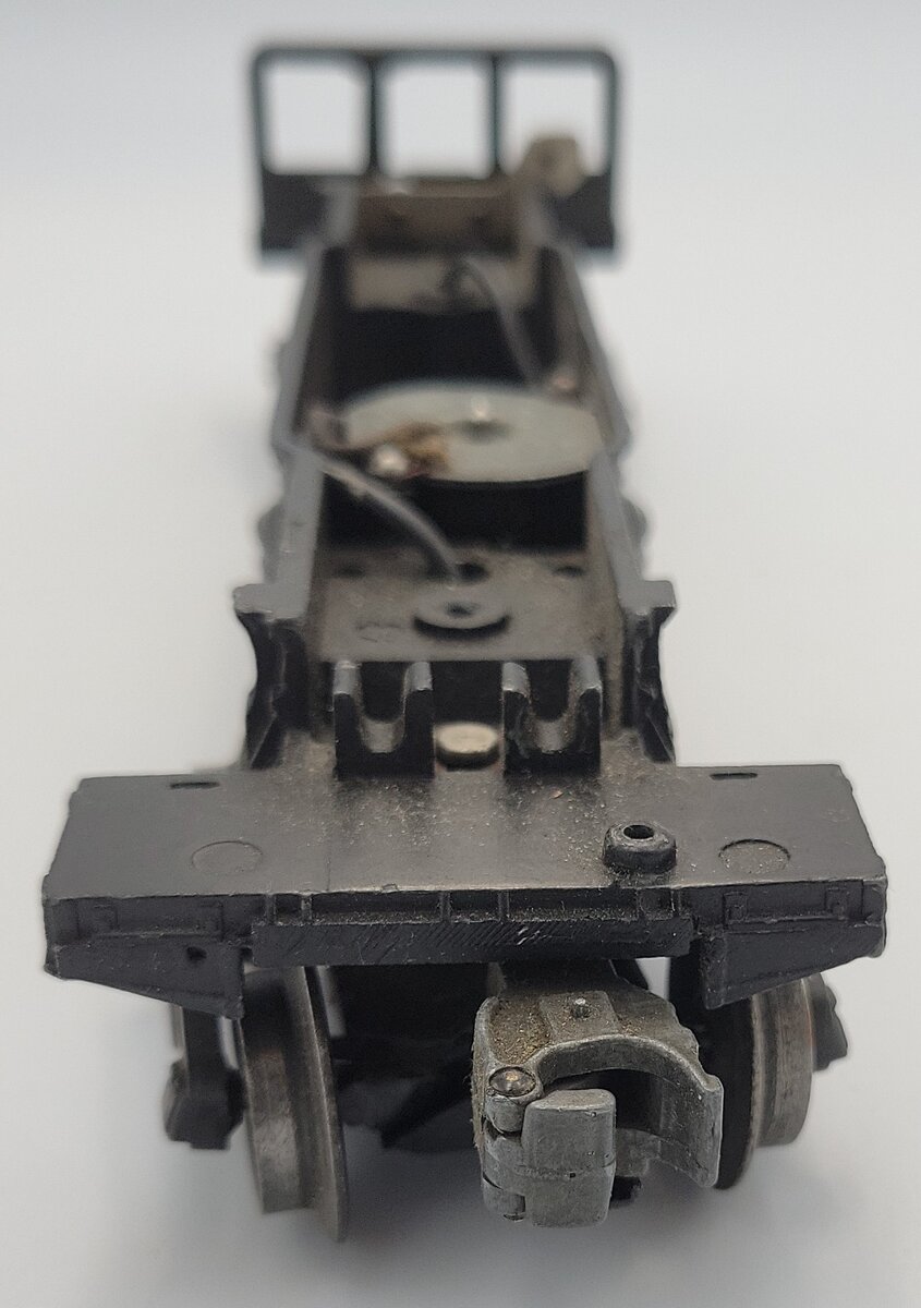 Lionel 3459-4 O Gauge Ore Dump Car Frame w/ Operating Coupler Trucks w/o Gear