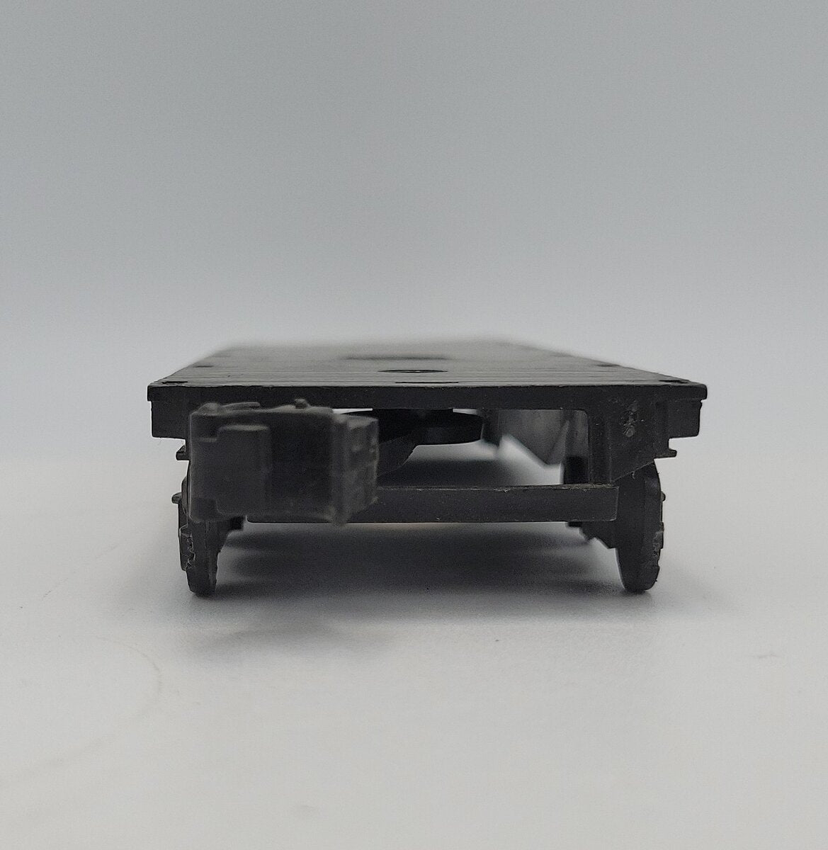 Lionel 9019-T-5A O Gauge Black Plastic Boxcar Frame with Dummy Couplers