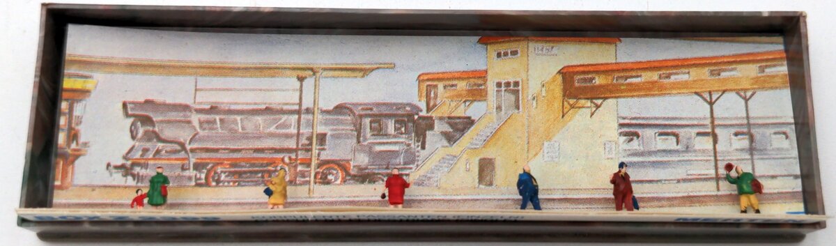 Merten 2399 Z Scale Chubby Standing Passenger Figures (Set of 6)