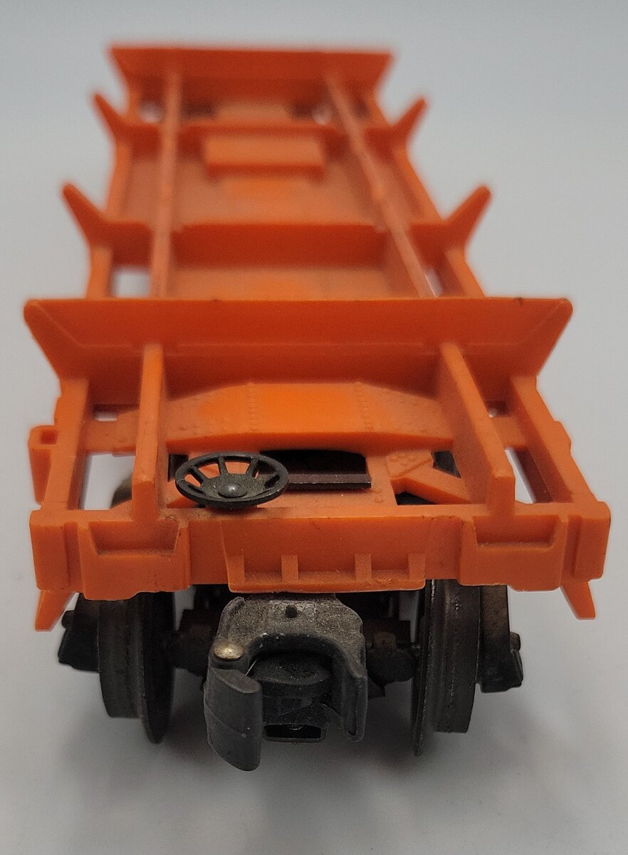 Lionel 6362-1 O Gauge Orange 3 Truck Carrier Flatcar w/ Operating Coupler Trucks