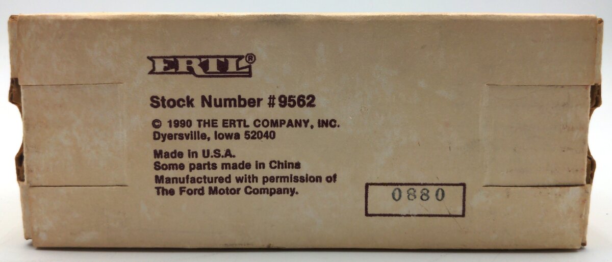 Ertl 9562 1:25 Scale Diecast 1932 Panel Delivery Vehicle Bank