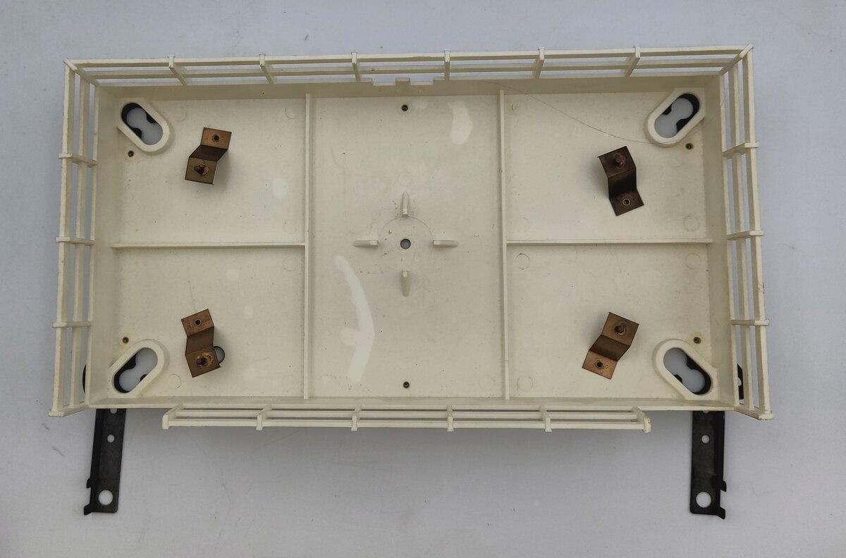 Lionel 3356-300 Eggshell Horse Corral Fence and Bottom Plate Assembly