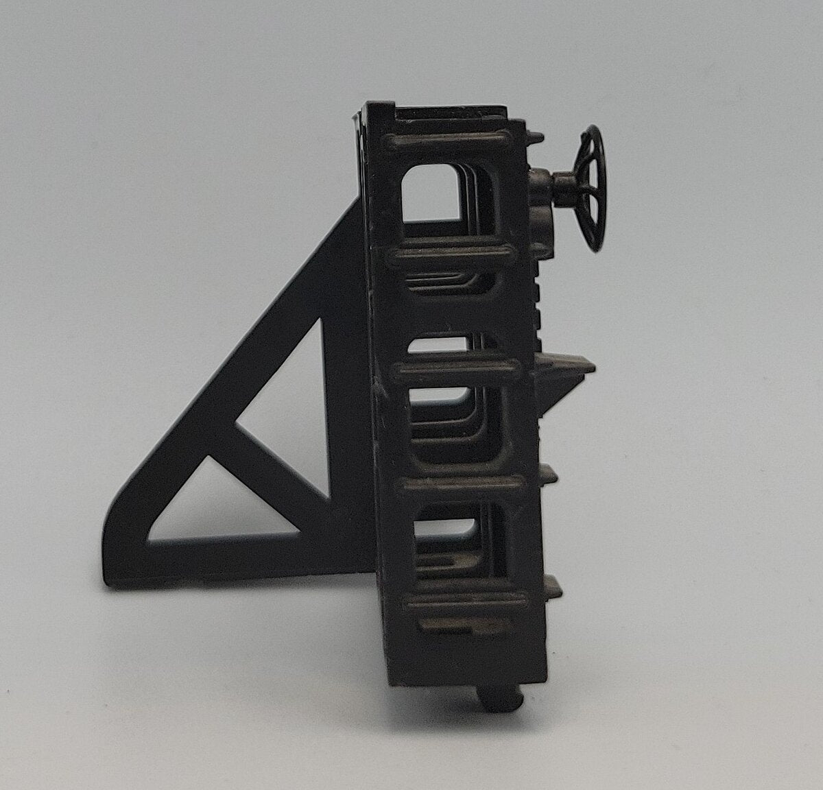 Lionel 6467-6 O Gauge Black Liquefied Gas Flatcar Bulkhead with Brake Wheel