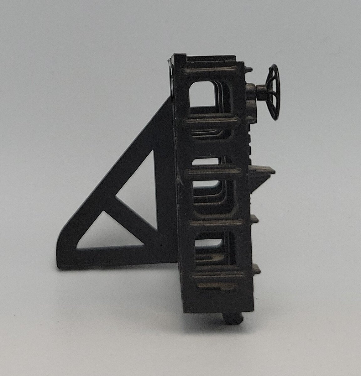 Lionel 6467-6 O Gauge Black Liquefied Gas Flatcar Bulkhead with Brake Wheel
