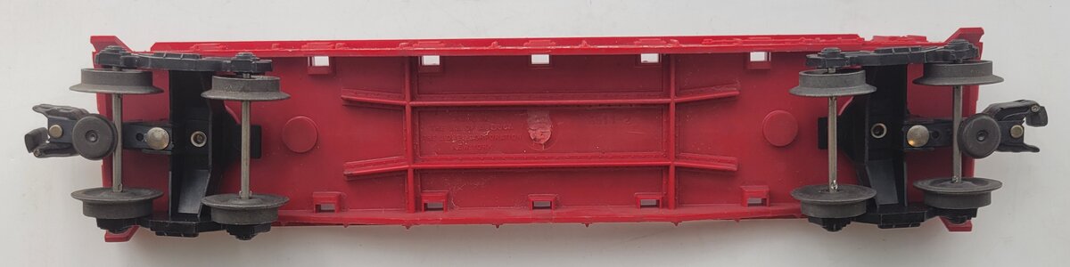Lionel 6511-2 Red Flatcar Body with Operating Trucks #6817