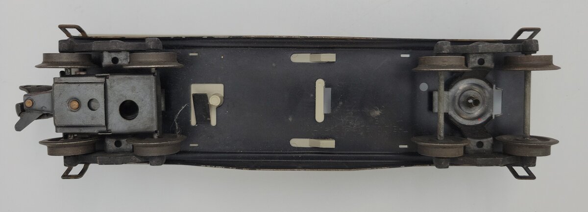 Lionel 6219-2 O Work Caboose Frame w/ Bed Tray, Operating Coupler & Plain Trucks