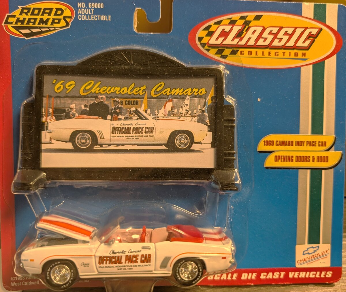 Road Champs 64210 1:43 Scale 1969 Chevrolet Camaro Indy Pace Car w/Billboard