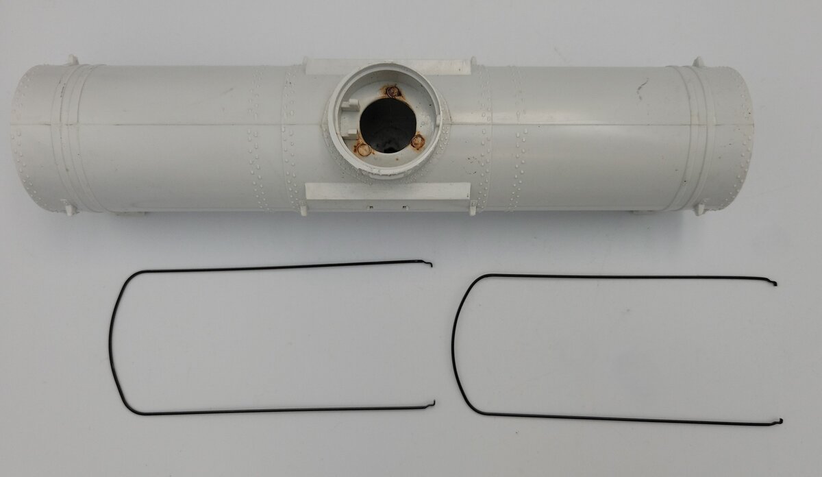 Kusan TE-55 O Gauge White Single Dome Tank w/o Top / End Caps w/ Handrails