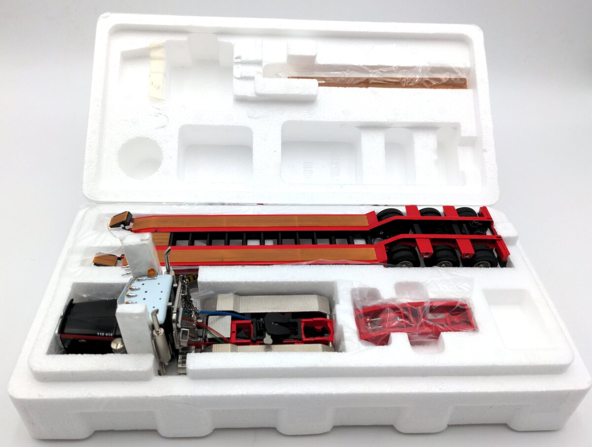 TWH Collectibles TWH010 1:50 Scale Diecast Mammoet Peterbilt w/ Low Loader