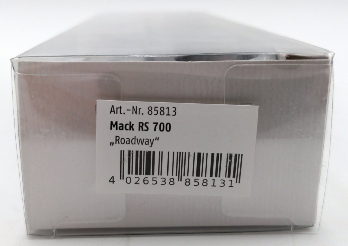 Brekina Automodelle 85813 1:87 Scale Mack RD 700 w/ Roadway Trailer