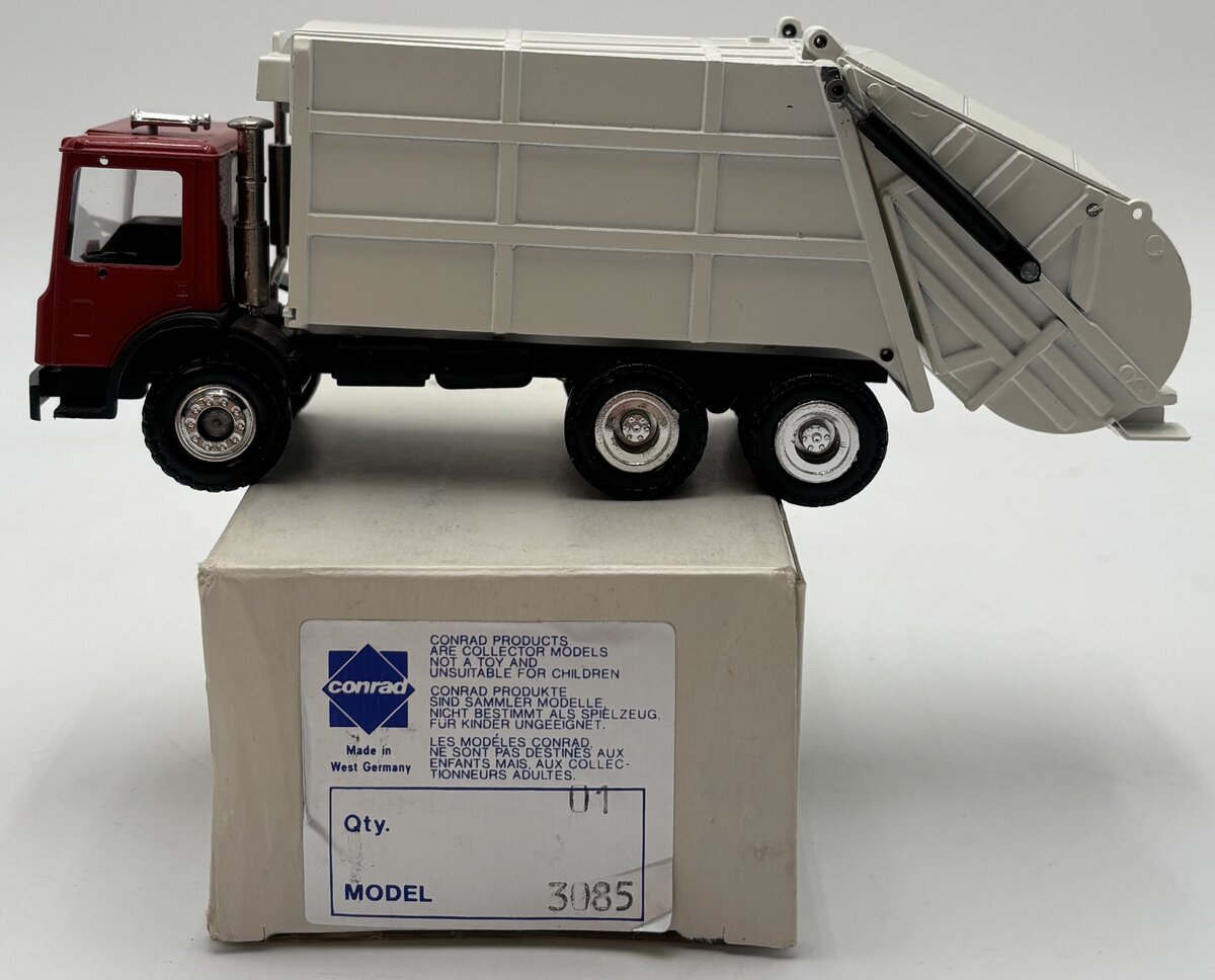 Conrad 3085 1:50 Mack Garbage Truck