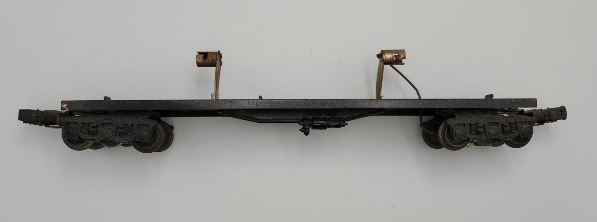 Lionel 2623-4 O Gauge Manhattan Passenger Car Frame w/ Trucks & Coil Couplers