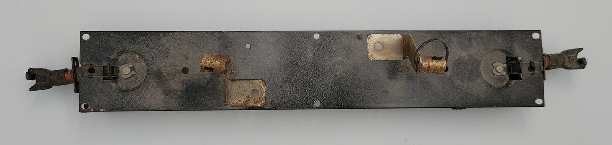Lionel 2623-4 O Gauge Manhattan Passenger Car Frame w/ Trucks & Coil Couplers