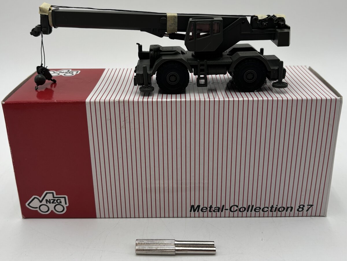 NZG 530/01 Grove 1:87 Scale Army Green Grove RT700E Mobile Crane Diecast