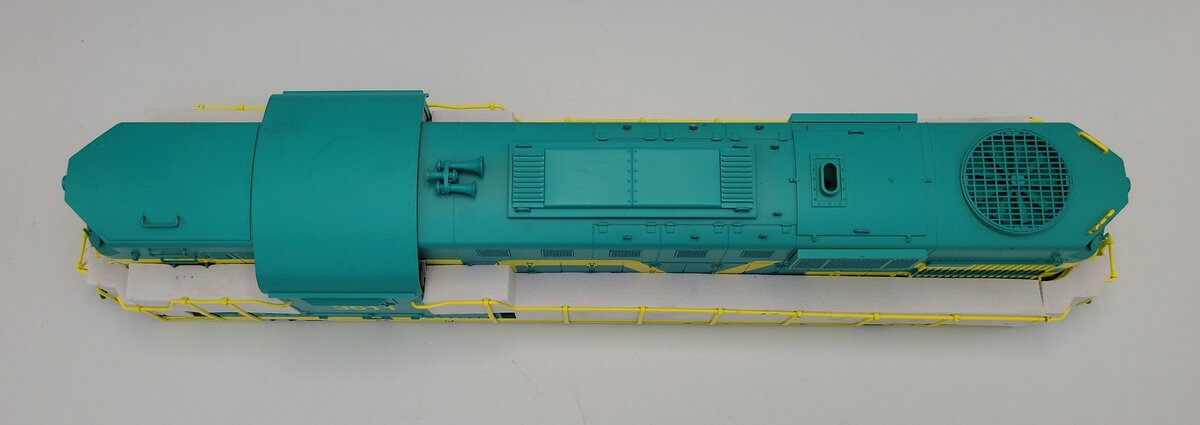 Lionel 1933022-1 O Gauge Legacy Central Vermont RS-11 Diesel Loco Shell #3611