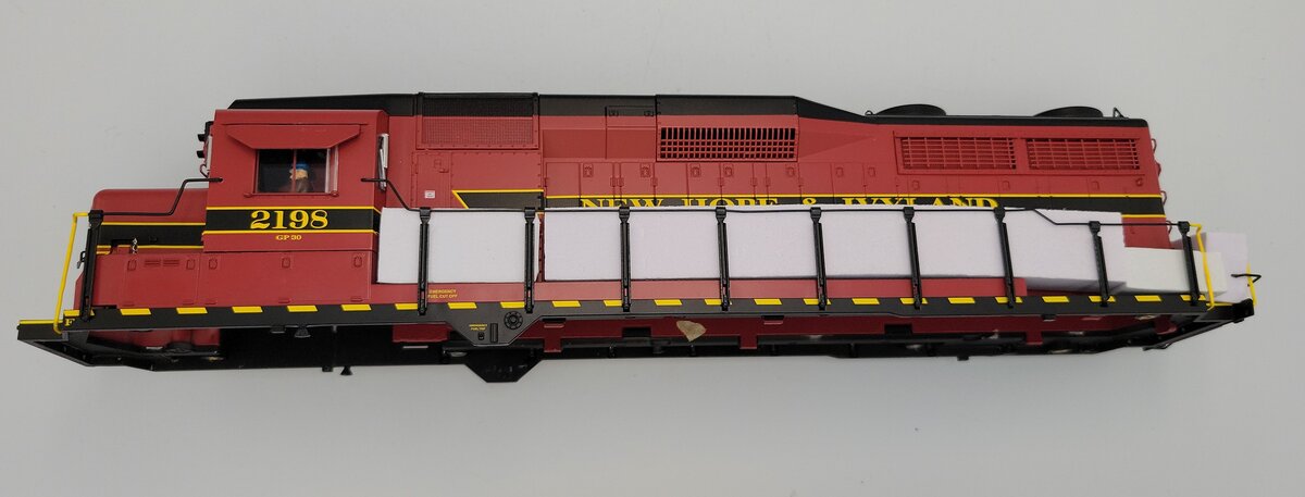 Lionel 2122160-2 New Hope & Ivyland GP-30 Legacy Diesel Loco Body Shell #2198
