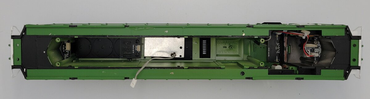Lionel 1933082-2 O Gauge Burlington & Northern Diesel Locomotive Shell #8002