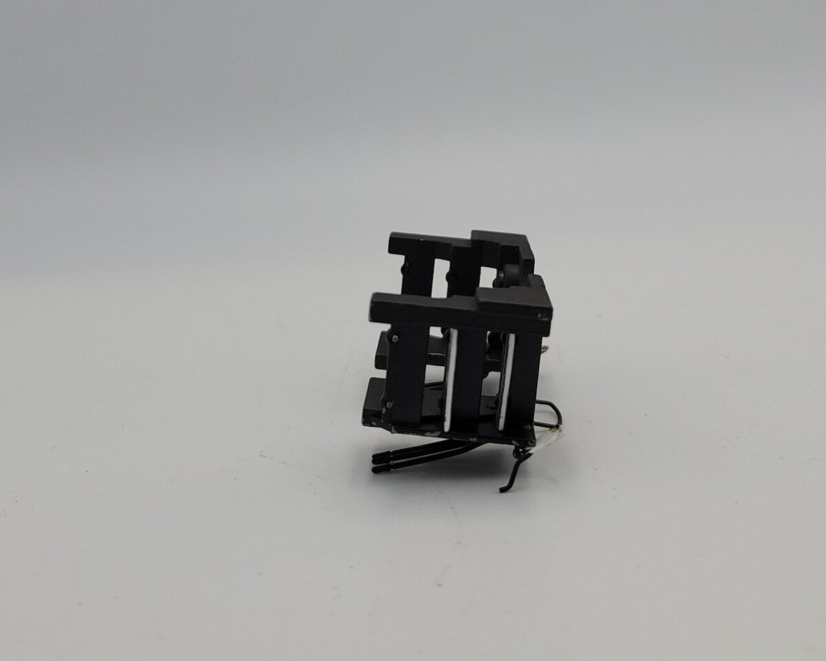 Lionel 34619-651 O Gauge Diecast SD70ACe Black/White Diesel Loco Front Pilot