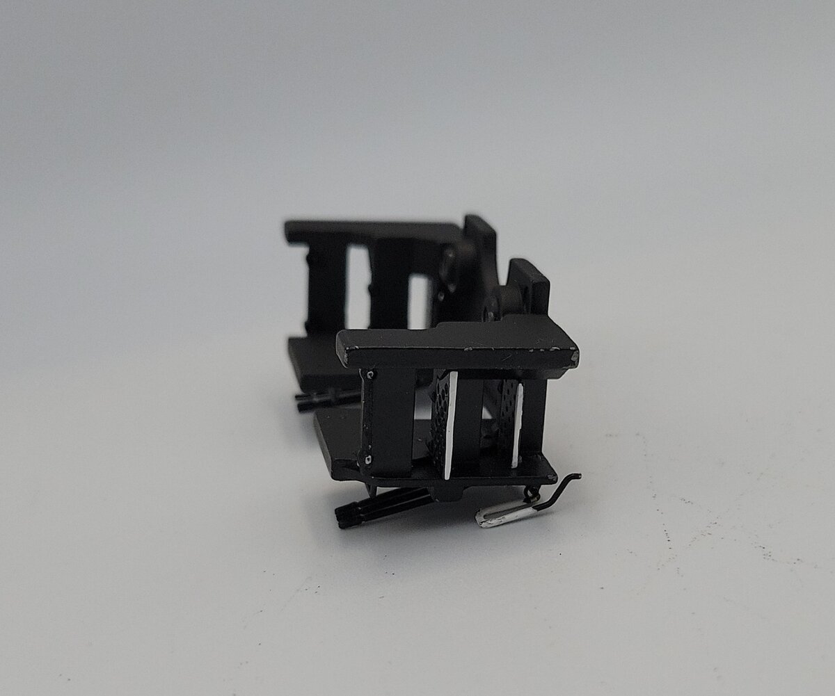 Lionel 28302-652 O Gauge SD70ACe BNSF Diecast Black / White Rear Pilot #9380