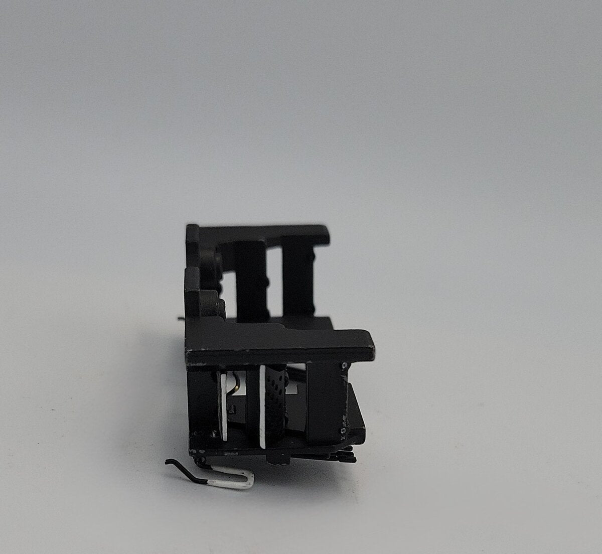 Lionel 28302-652 O Gauge SD70ACe BNSF Diecast Black / White Rear Pilot #9380