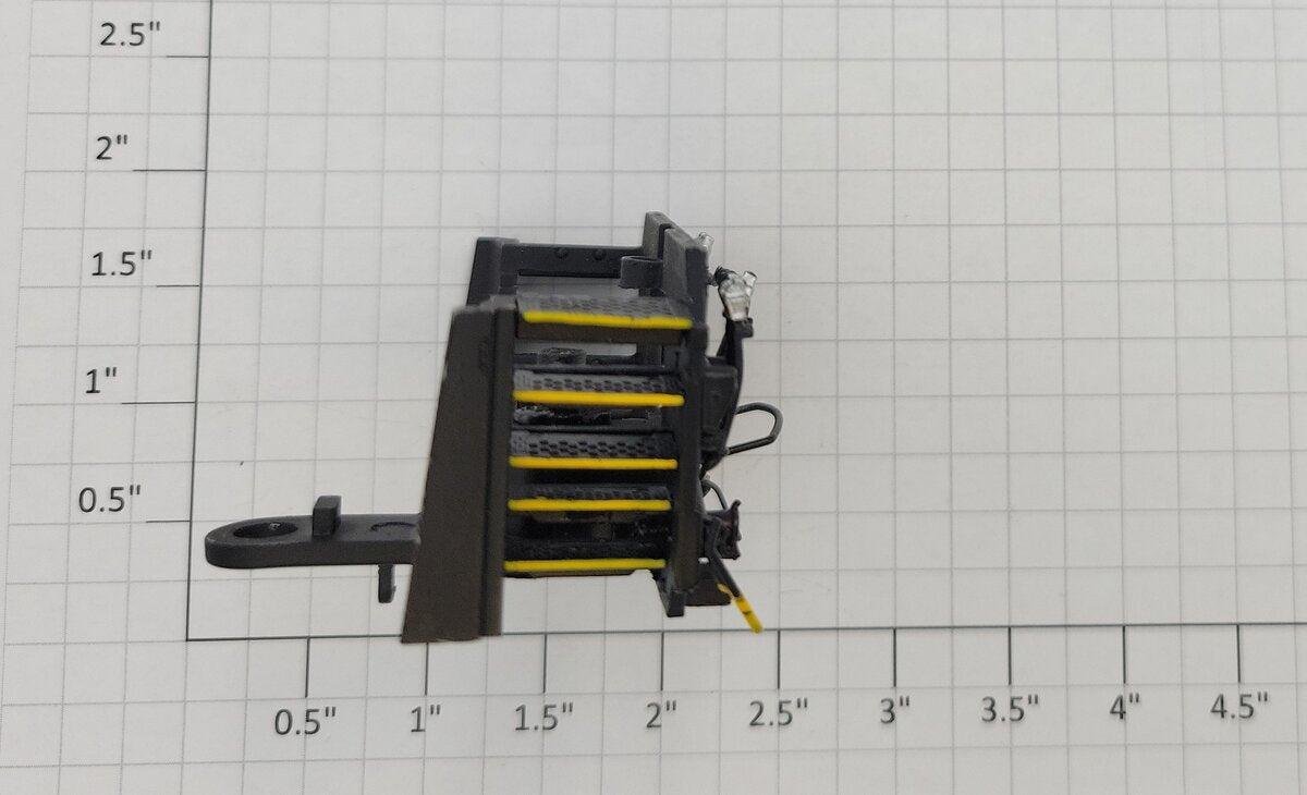 Lionel 38956-652 O Gauge Diecast ES44AC Diesel Loco Black/Yellow Rear Pilot