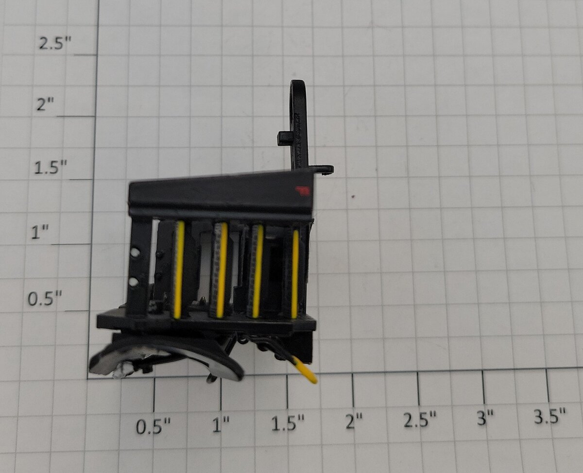 Lionel 38956-651 O Gauge Diecast ES44AC Black/Yellow Front Pilot w/ Plow