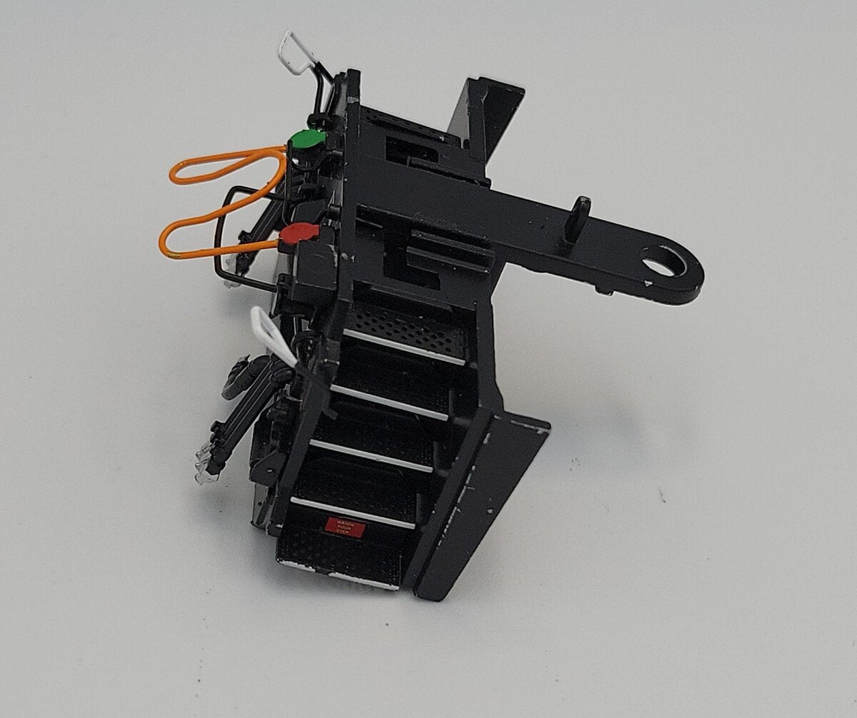 Lionel 38947-652 O Gauge Diecast ES44AC Diesel Loco Black / White Rear Pilot