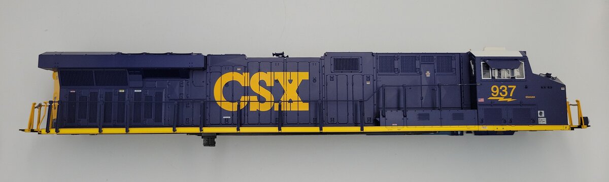 Lionel 81160-2 O CSX Scale ES44AC Diesel Loco Body Shell w/ Radiator Cover #937