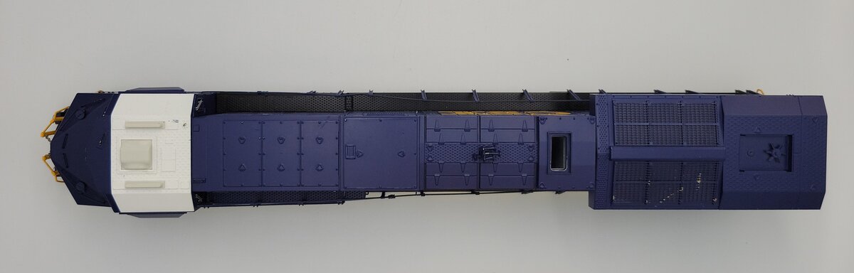 Lionel 81160-2 O CSX Scale ES44AC Diesel Loco Body Shell w/ Radiator Cover #937