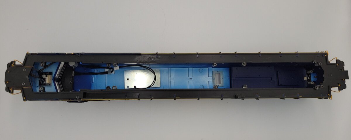 Lionel 81160-2 O CSX Scale ES44AC Diesel Loco Body Shell w/ Radiator Cover #937