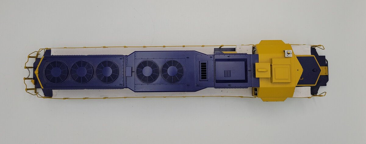 Lionel 84257-2 O Gauge Blue / Yellow Santa Fe SD40 Diesel Locomotive Shell #5018